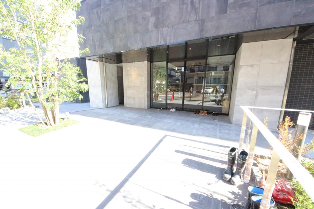 27/30 エントランス