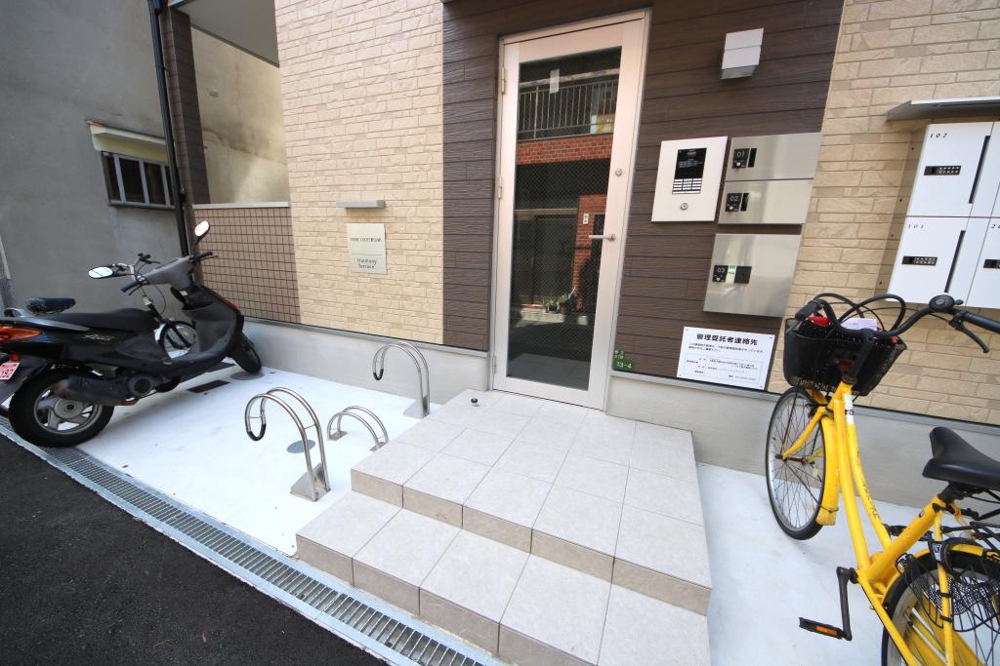 28/30 エントランス