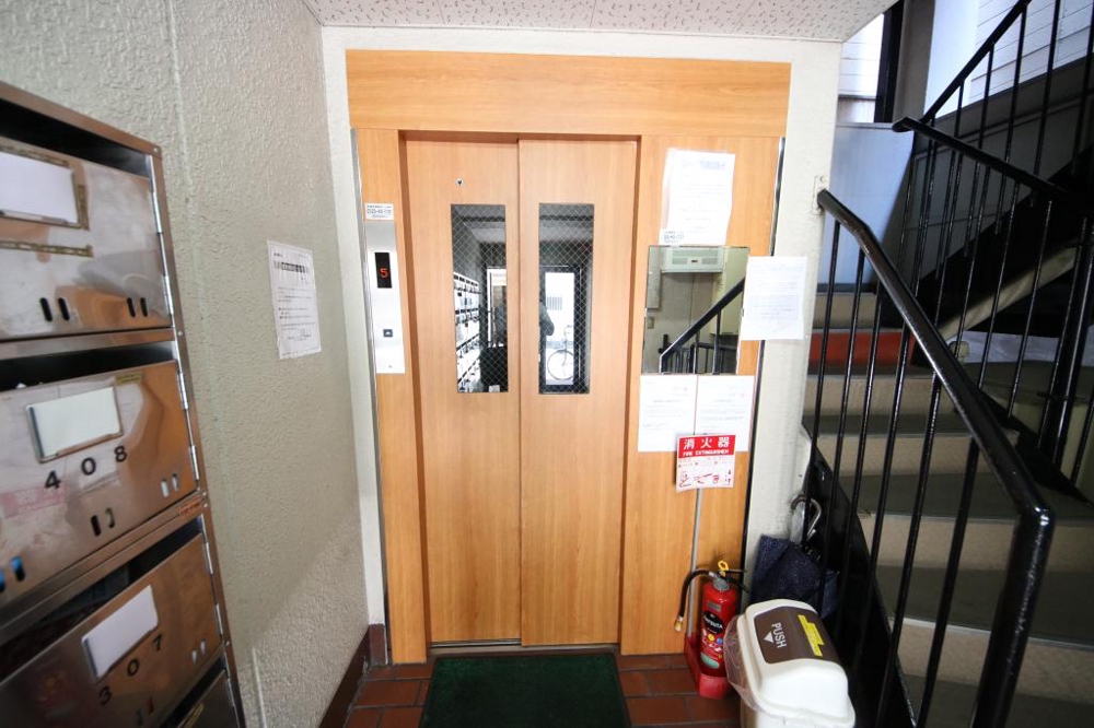 28/30 エントランス