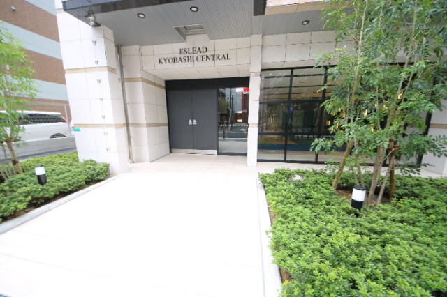 27/30 エントランス