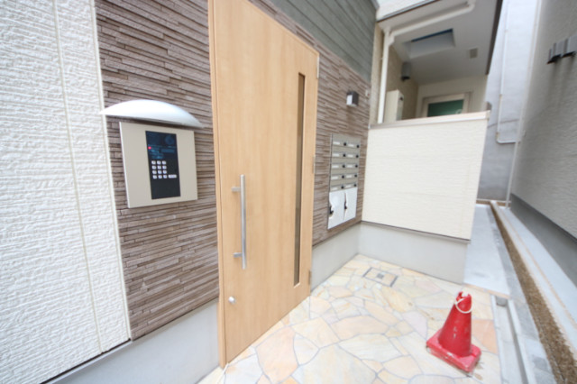 27/30 エントランス