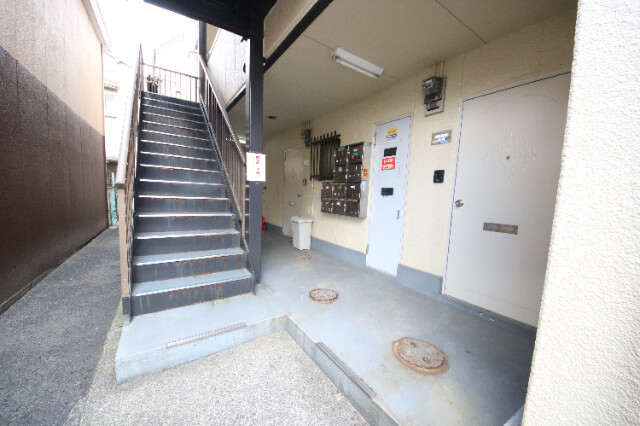 28/30 エントランス