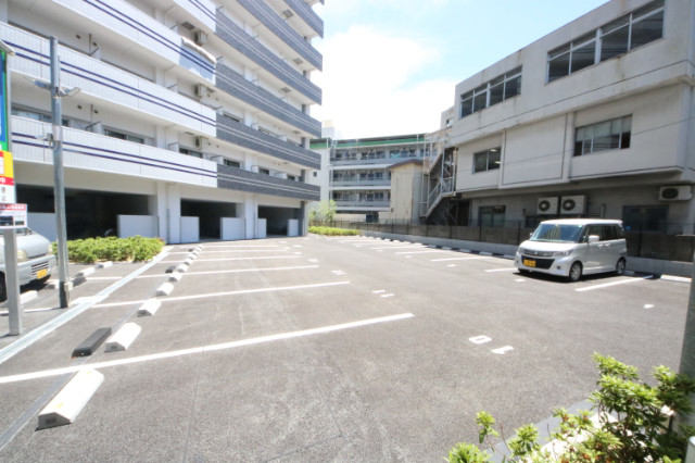 28/30 駐車場