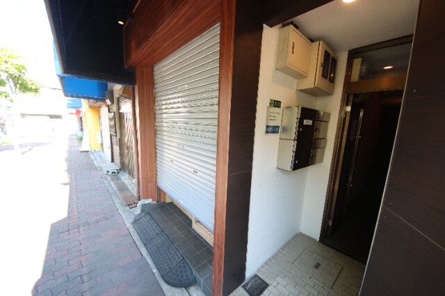 28/30 エントランス