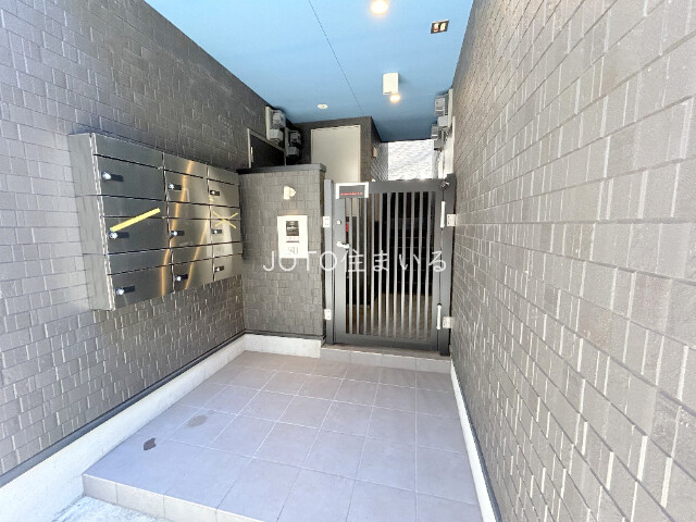 18/25 エントランス