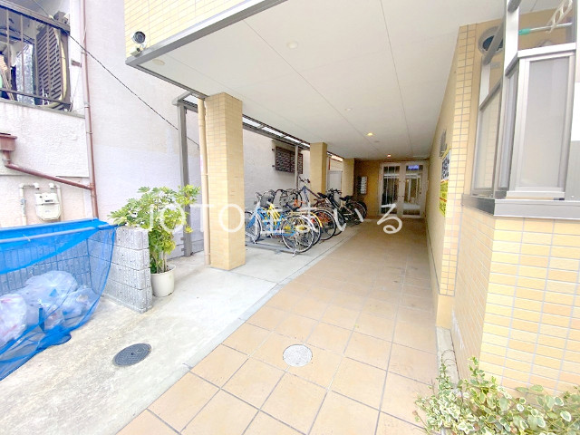 18/25 エントランス