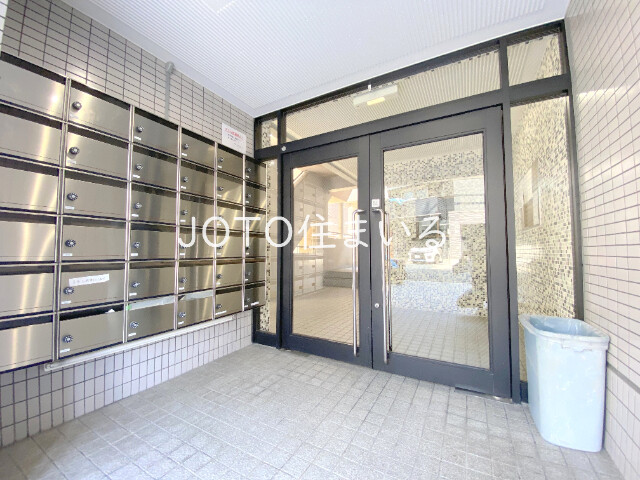 18/25 エントランス