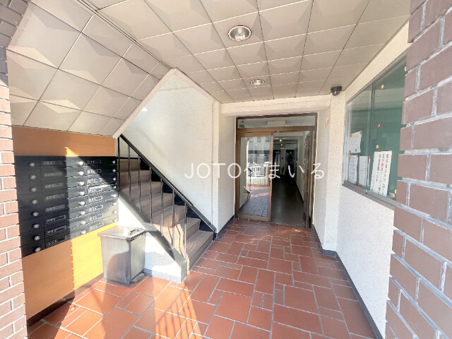 18/25 エントランス