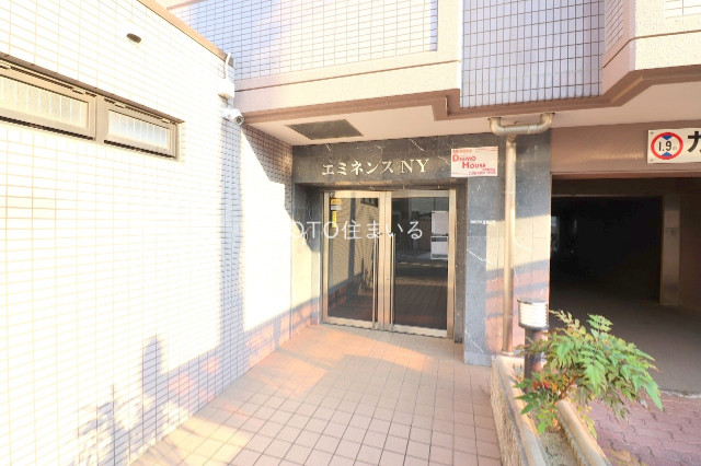 18/27 エントランス