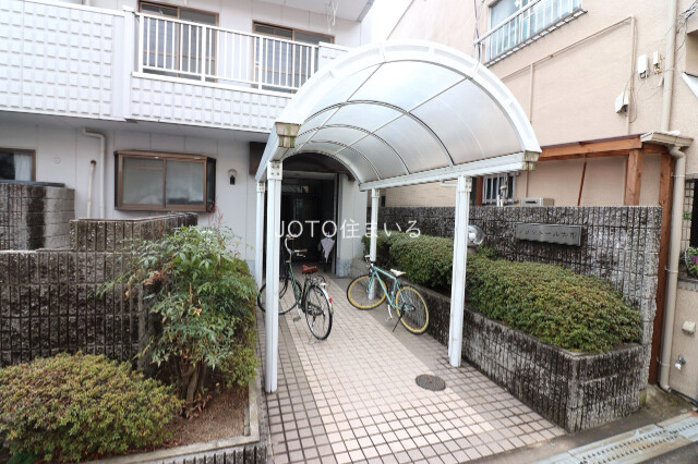 18/25 エントランス