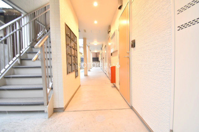 18/25 エントランス