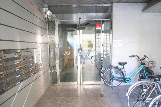 2/2 エントランス