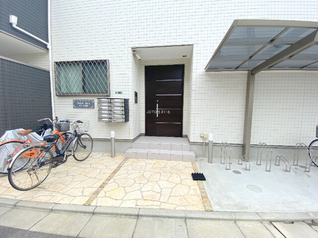 18/25 エントランス