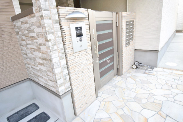 19/25 エントランス