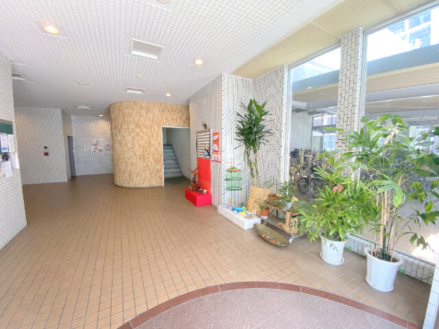 18/25 エントランス