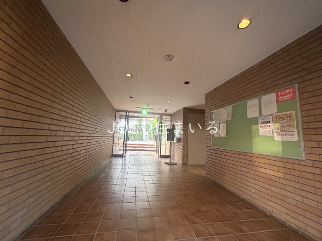 18/25 エントランス