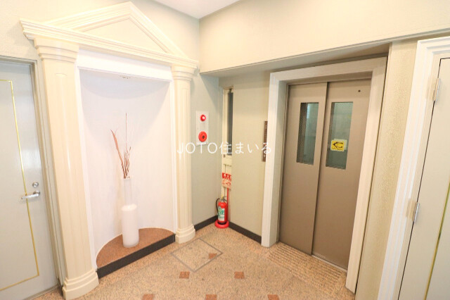 18/25 エントランス