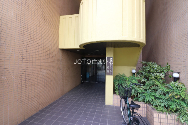 18/25 エントランス