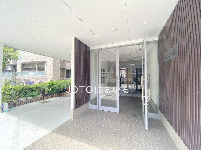 18/25 エントランス