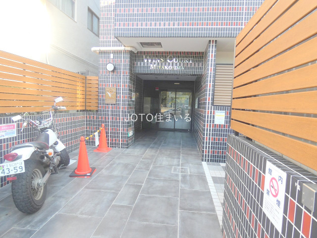 18/25 エントランス