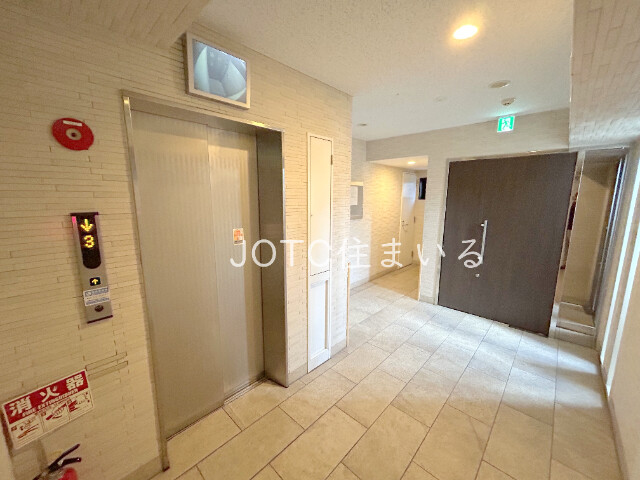 18/25 エントランス