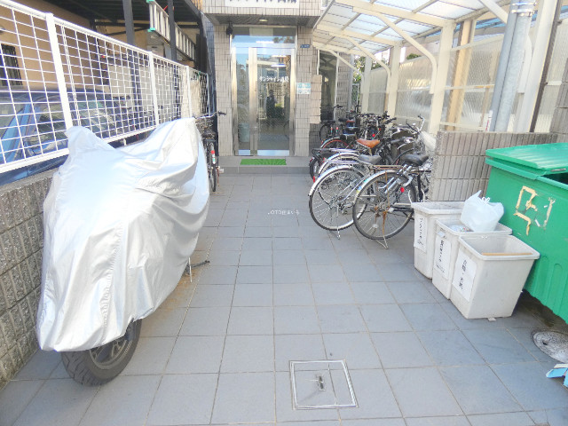 17/23 エントランス