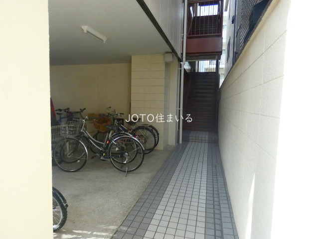 18/25 エントランス