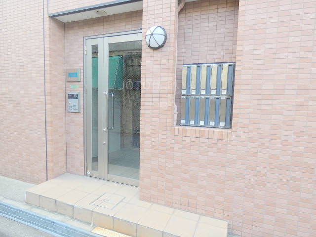 18/25 エントランス