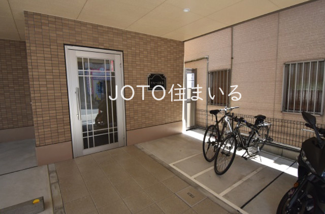 18/25 エントランス