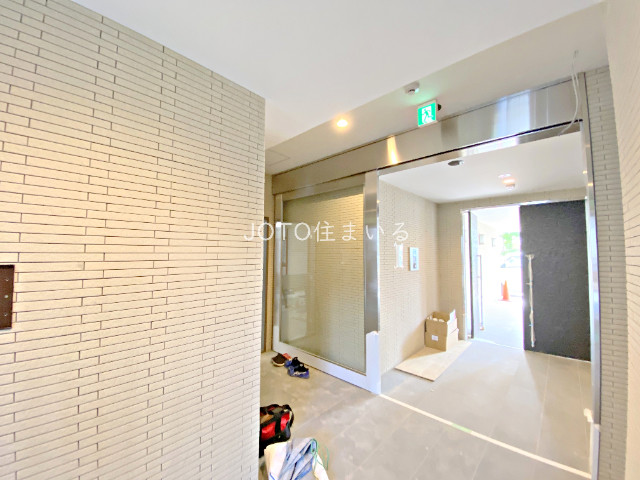 18/25 エントランス