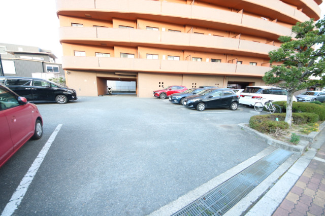 28/30 駐車場