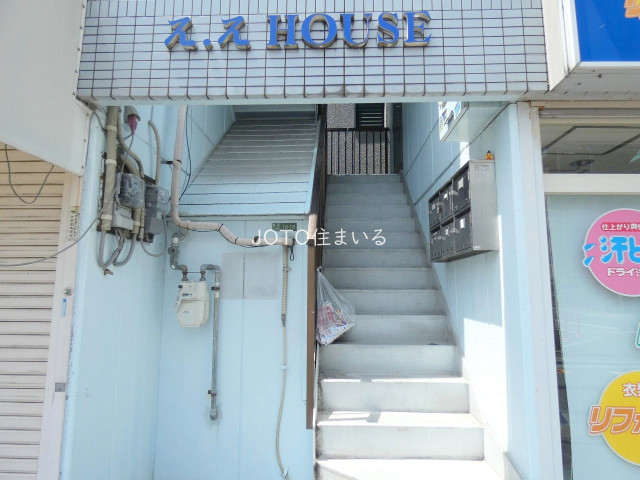 18/25 エントランス