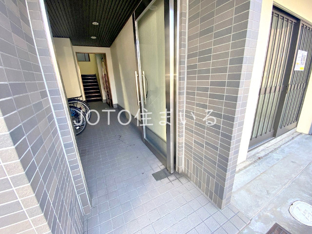 18/25 エントランス