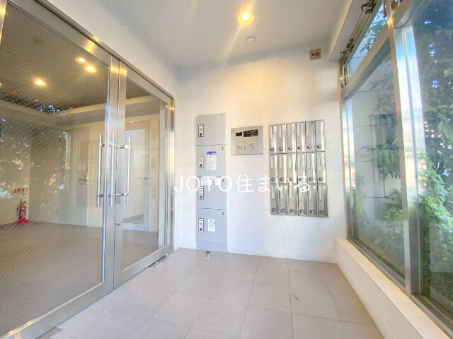 18/25 エントランス