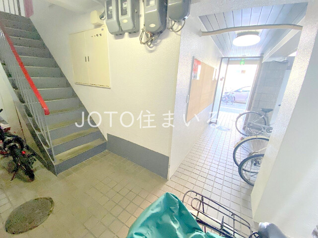 18/25 エントランス