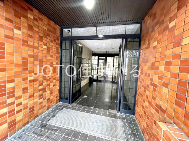 18/25 エントランス