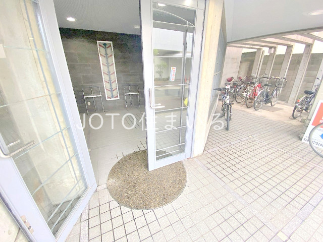 18/25 エントランス