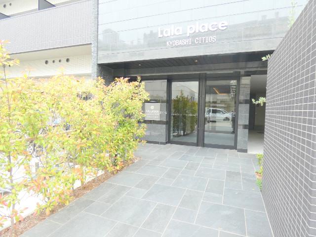 18/25 エントランス