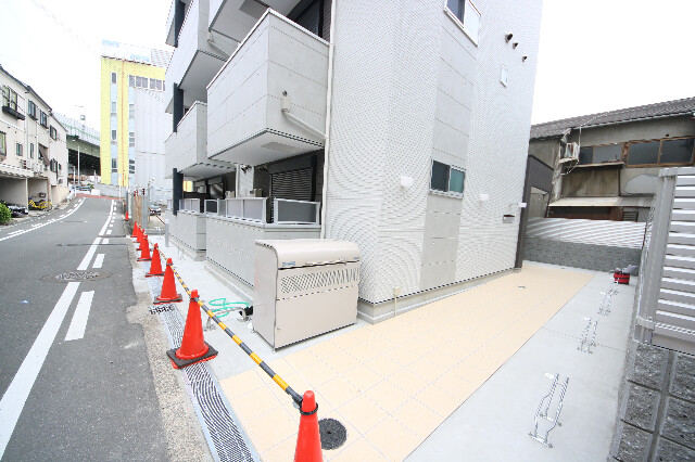 28/30 エントランス