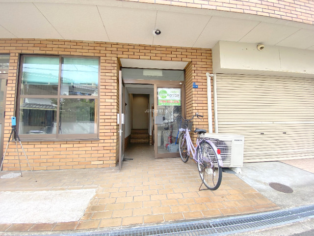 18/25 エントランス