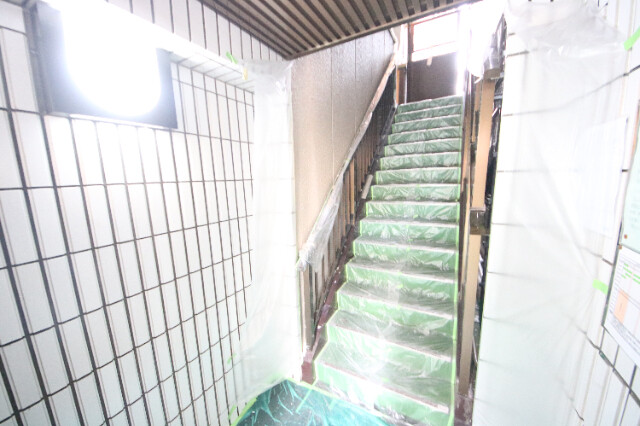 27/30 エントランス