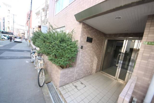 28/30 エントランス