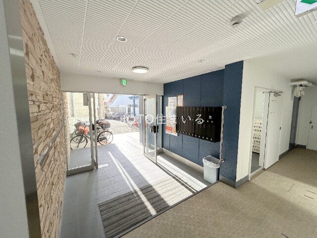 23/30 エントランス