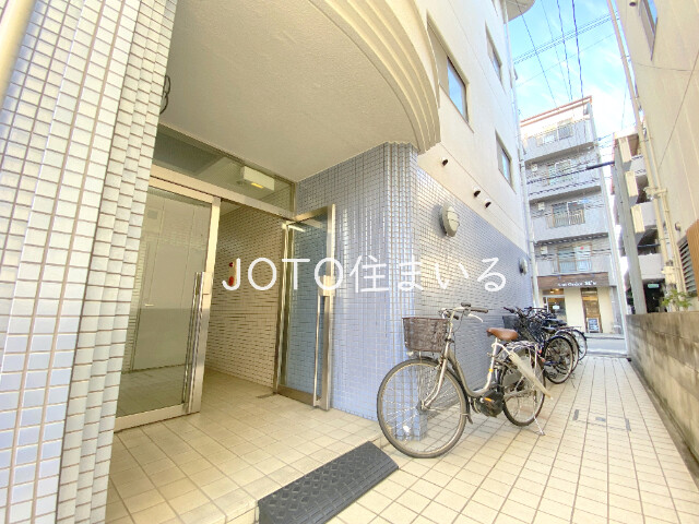 18/25 エントランス