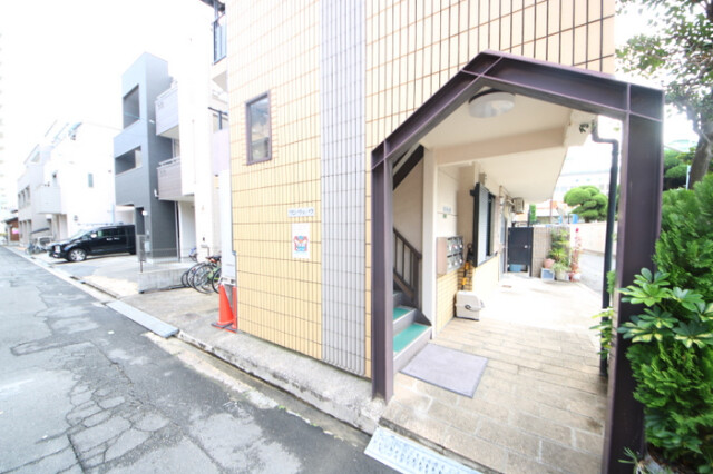 27/30 エントランス