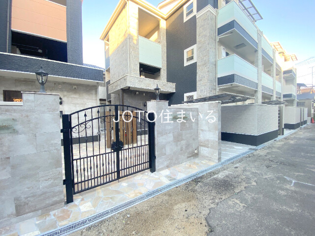 18/25 エントランス