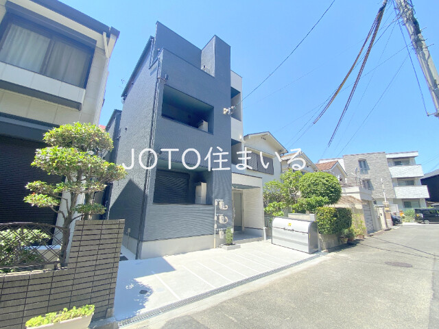 18/25 エントランス