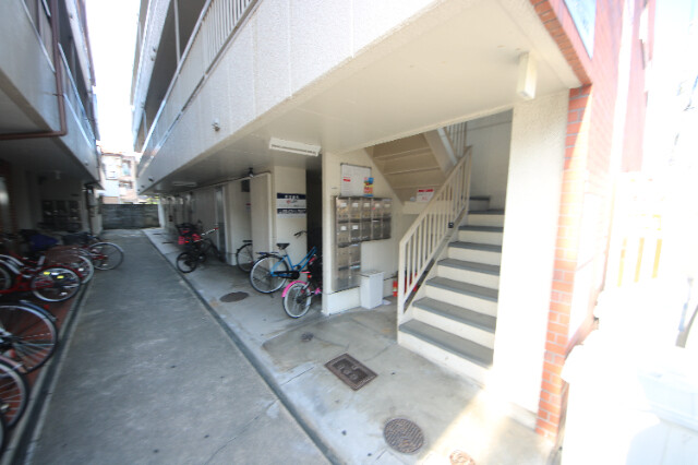 28/30 エントランス