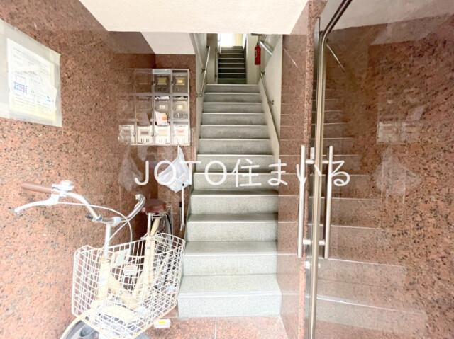 28/30 エントランス