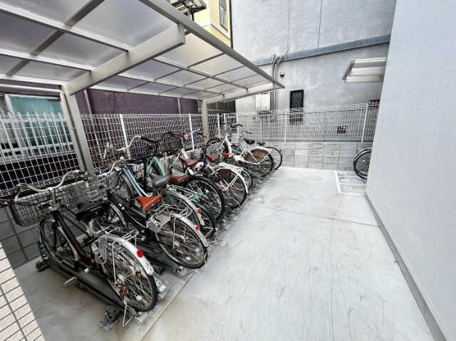 28/30 エントランス